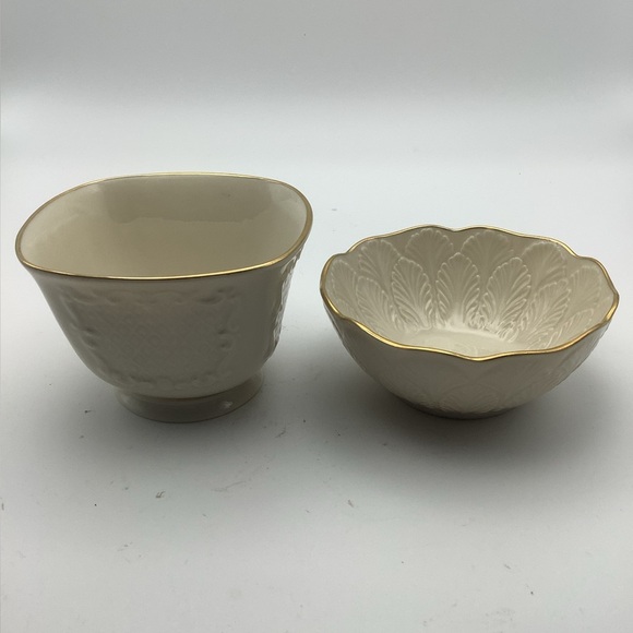 Two Classic Lenox Small Embossed Bowls - Picture 1 of 12
